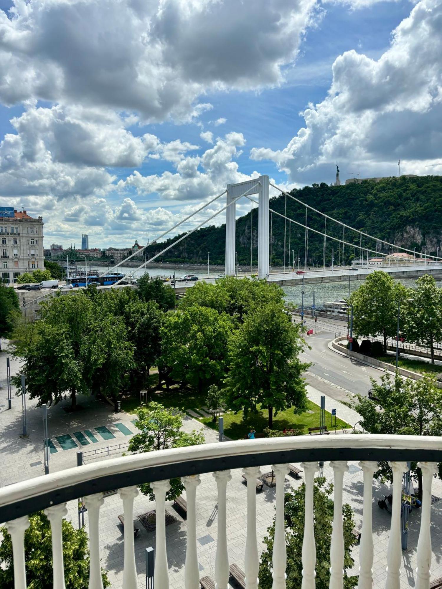 Budapest Riverfront Suite ภายนอก รูปภาพ