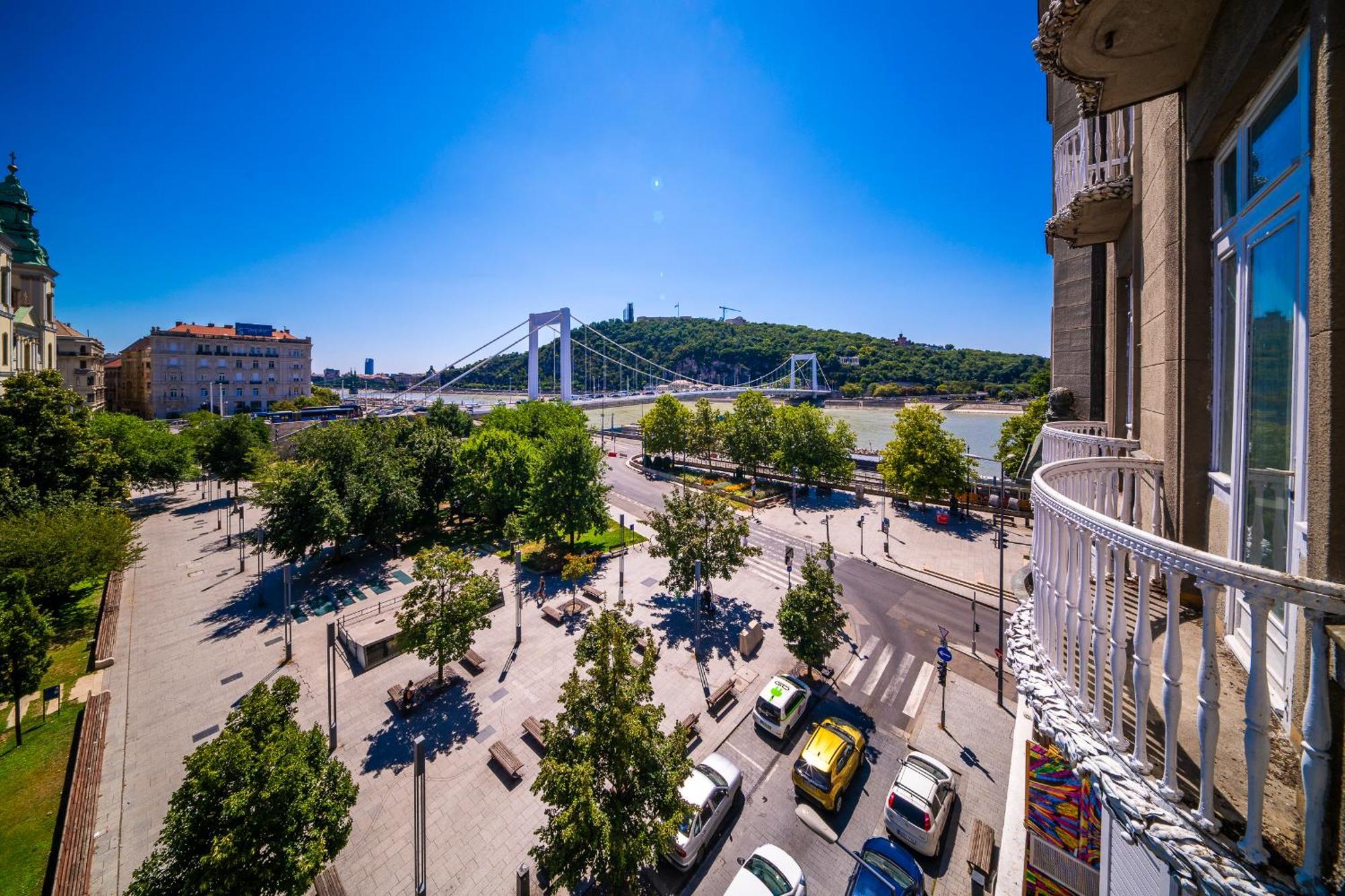 Budapest Riverfront Suite ภายนอก รูปภาพ